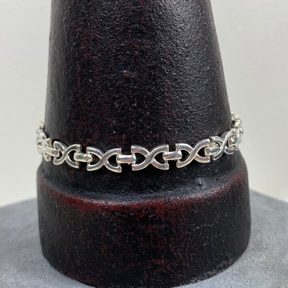 Silver Tone XO Link Bracelet 7.5"